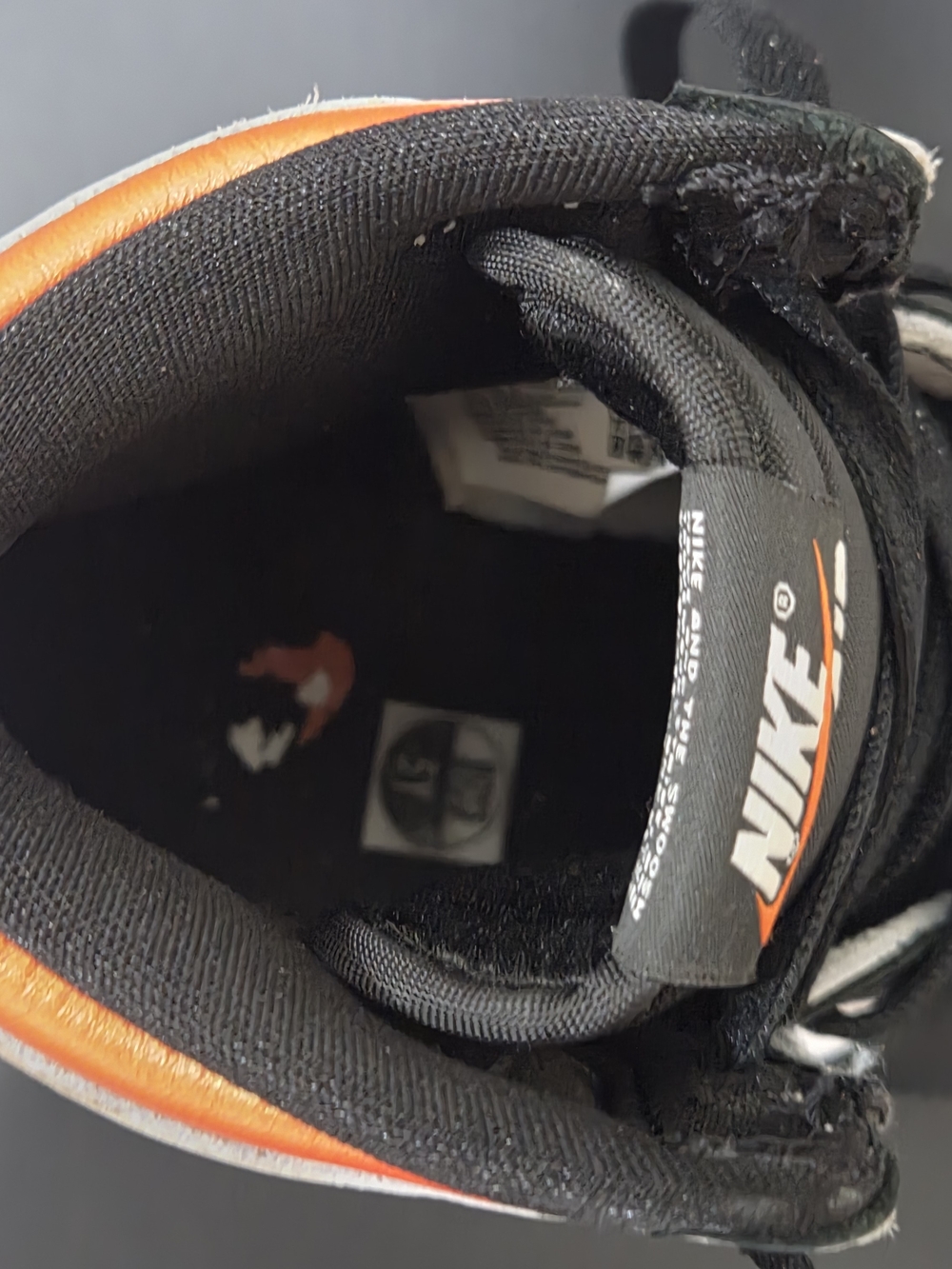 Air Jordan 1 Retro High OG Electro Orange - Youth 5Y / Women's 6.5 - Picture 5 of 9